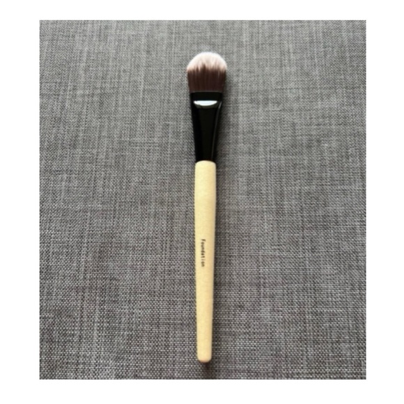 Bobbi Brown Foundation Brush ~New~ - Picture 8 of 10